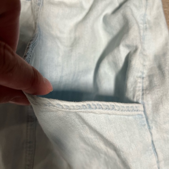 Elizabeth and James Women Shorts- Large - Picture 3 of 8